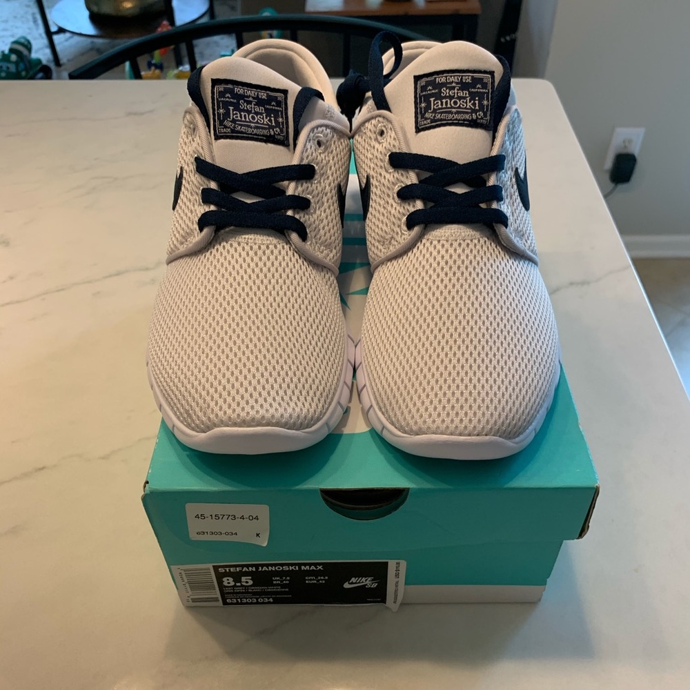 BRAND NEW WITH BOX!! Nike SB Stefan Janoski Max